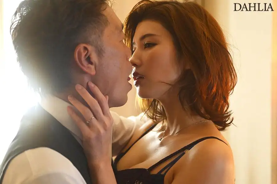 DLDSS-392_Cho sếp đụ khi phát hiện chồng sắp cưới có bồ