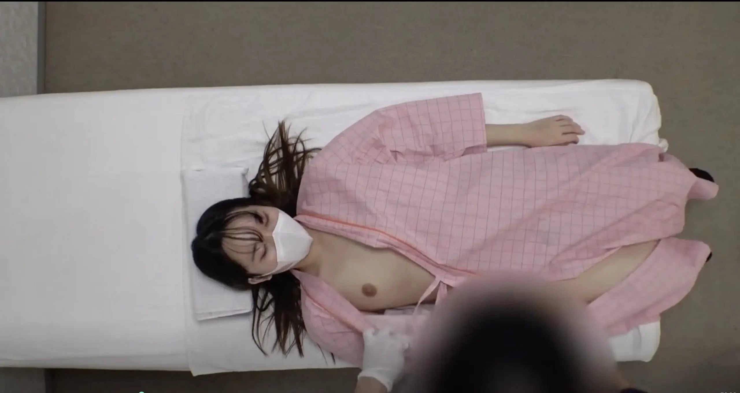 FC2_PPV_4553693 – Khám phá cơ thể em gái 19 tuổi ngây thơ