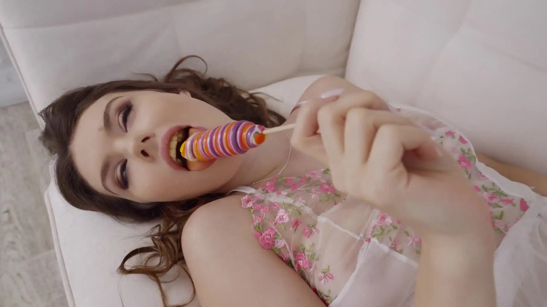 MetArt – Em gái luyện tập bú cu Phần 2